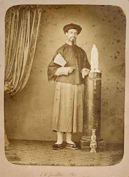 Dedicated photograph of a bishop in China. Canton, 1860.